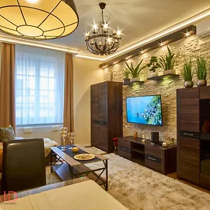 R7 Design - Hostaid Apartment Budapest